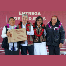 Juan Carlos González Romero, secretario de Bienestar, en la entrega de los programas Mujeres con Bienestar, Alimentación para el Bienestar y Servir para el Bienestar, en Villa Victoria. 