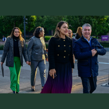 El secretario de Bienestar, Juan Carlos González Romero, acompañó a la Gobernadora Delfina Gómez Álvarez a la Ceremonia de Izamiento de Bandera y de Destrucción de Armas de Fuego.